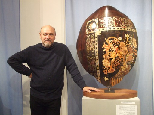 Guy Pradel et une carapace de tortue